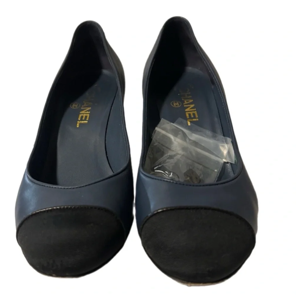 Chanel Cap Toe Leather Shoes, Size 9 - Picture 8 of 8